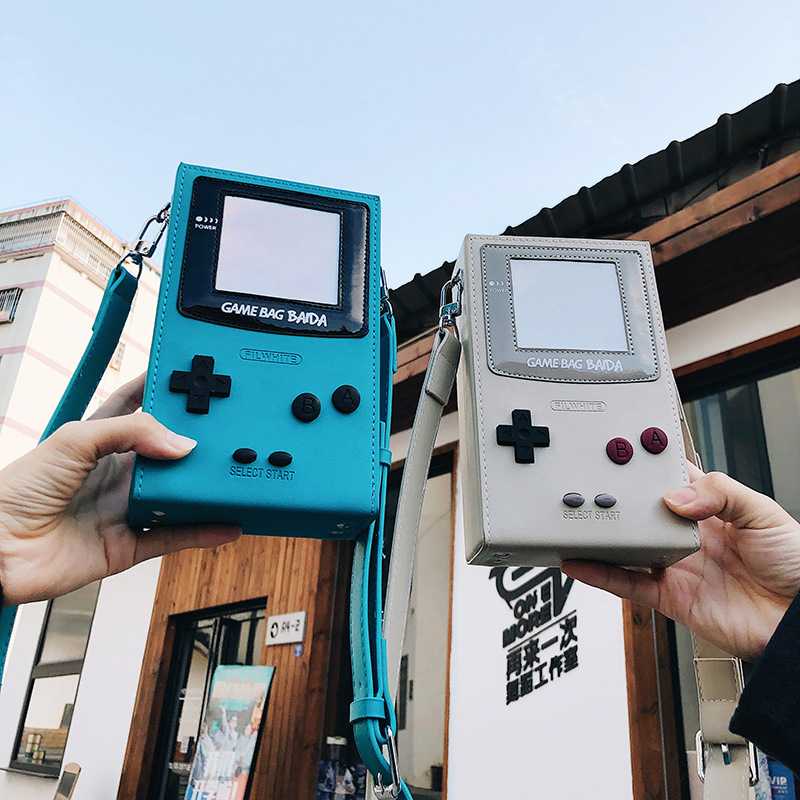 Gaming Console Mini - กระเป๋าสะพายข้างมินิทรงเครื่องเล่นเกมสุดสร้างสรรค์ ดีไซน์ย้อนยุค น้ำหนักเบา เหมาะสำหรับใส่เหรียญและโทรศัพท์มือถือ